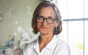 مرايا التشظي: عندما تكتب ليديا ديفيس قصصًا تجريبية مفتوحة على المسرح والسينما