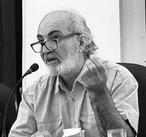 شاعرٌ يطارد كوابيس الغربة بأشعاره