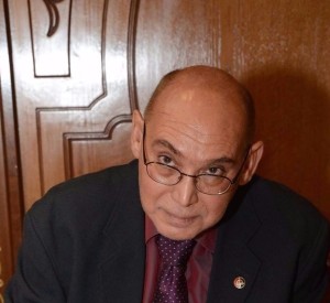 وكتبت بأسم مستعار نصف كتبى