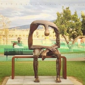 أغصانُها عادت أظافر